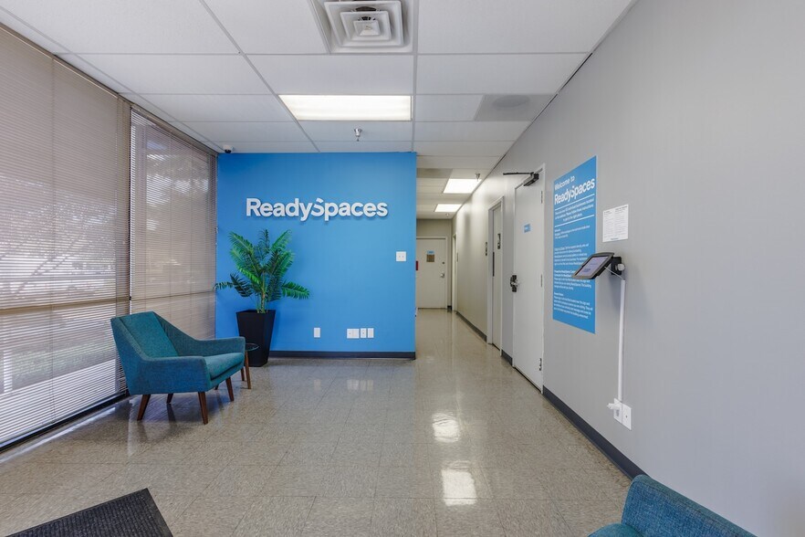 More Photos Of 11410-11420 Mathis Ave, Farmers Branch Distribution For Lease