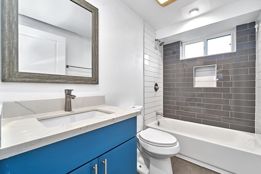 More Photos Of 550 W 47th St, Los Angeles Apartments For Sale