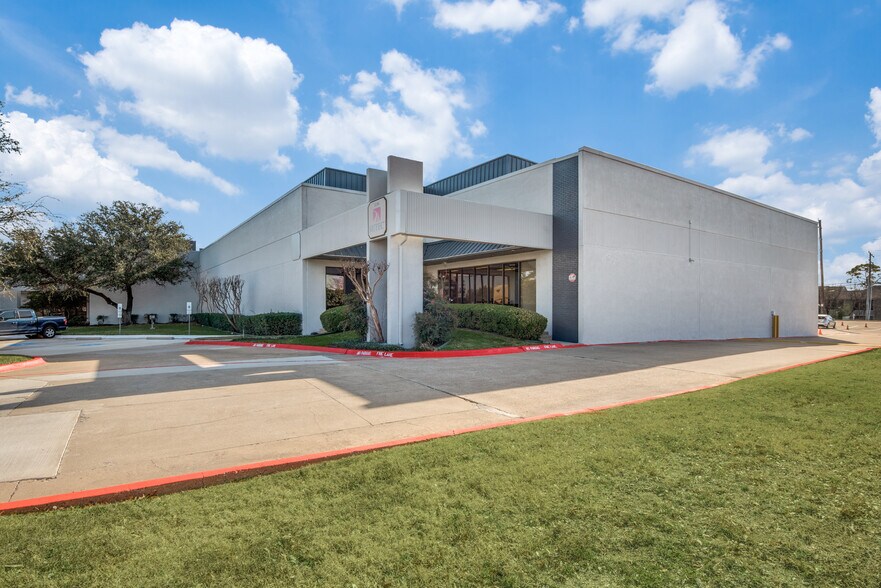 More Photos Of 3130-3136 Skyway Cir S, Irving Light Distribution For Lease