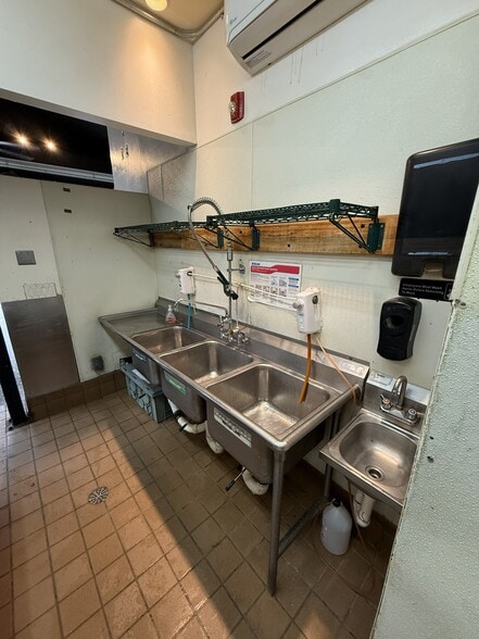 More Photos Of 146 Ives St, Providence Restaurant For Lease