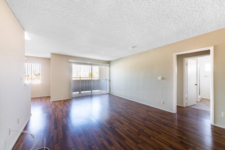 More Photos Of 13951 Moorpark St, Sherman Oaks Apartments For Sale