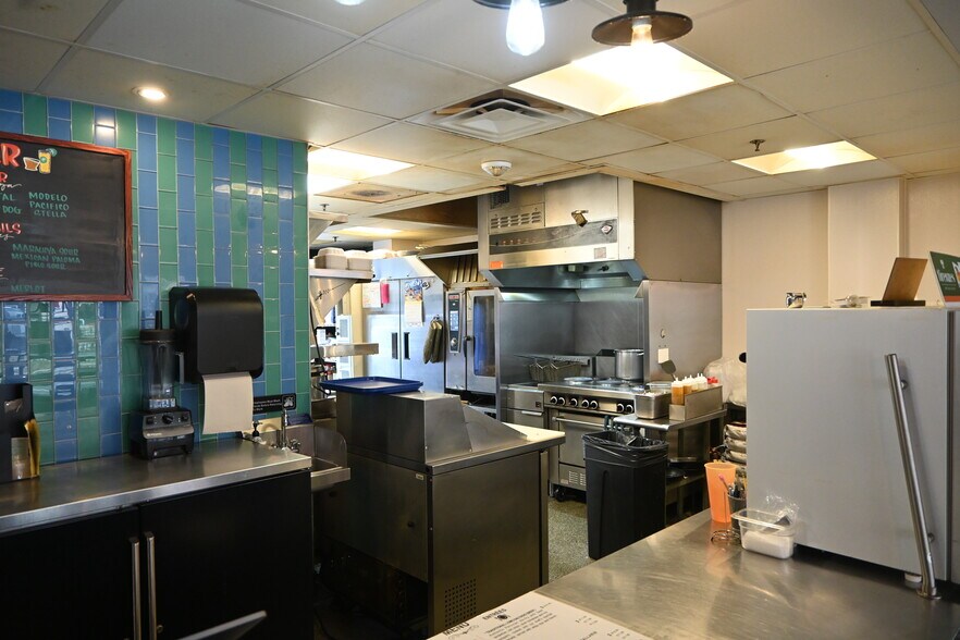 More Photos Of 2300 N Pershing Dr, Arlington Medical For Sale