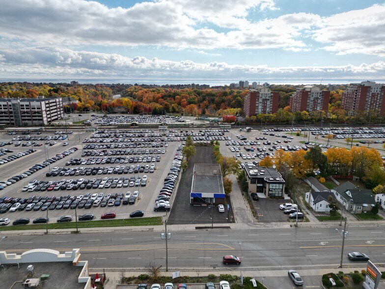 More Photos Of 142 Cross Ave, Oakville Auto Repair For Sale
