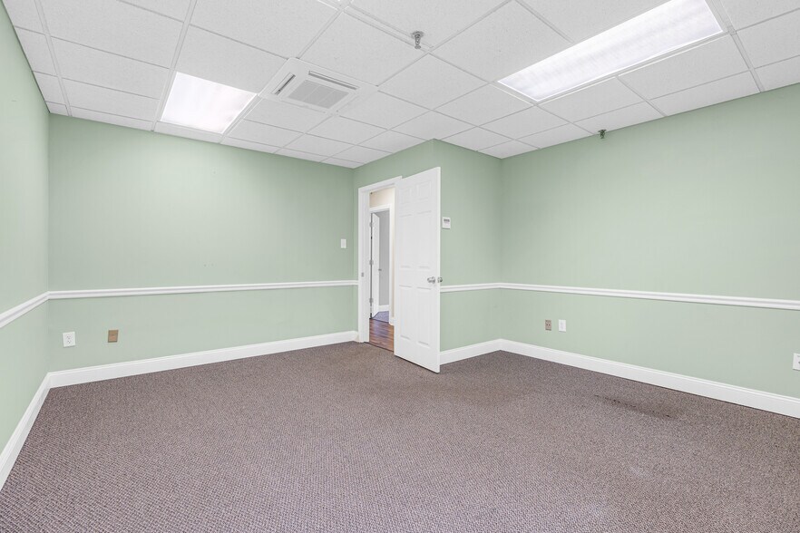 More Photos Of 727 Raritan Rd, Clark Office For Lease