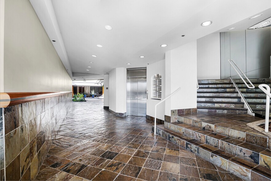 More Photos Of 4542 Ruffner St, San Diego Office For Lease