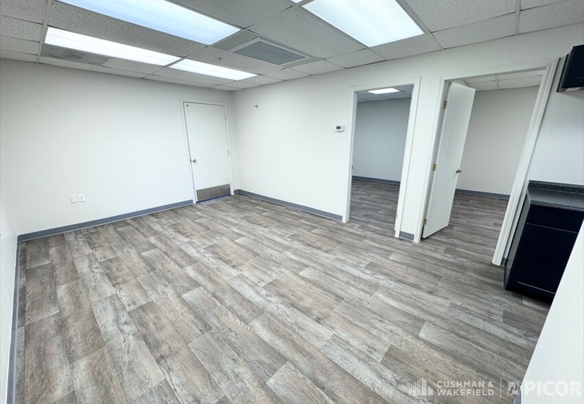 More Photos Of 6898-6902 N Camino Martin, Tucson Warehouse For Lease