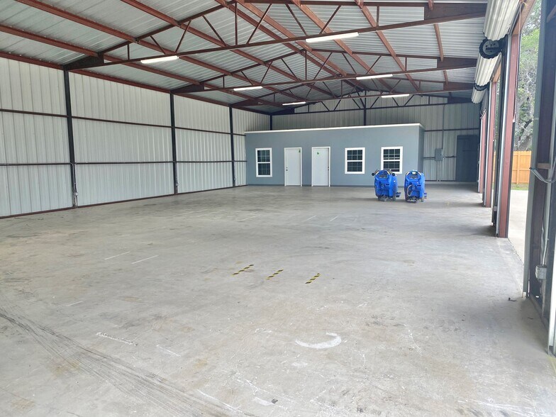 More Photos Of 8424 Indian Hills Ln, Boerne Light Distribution For Lease