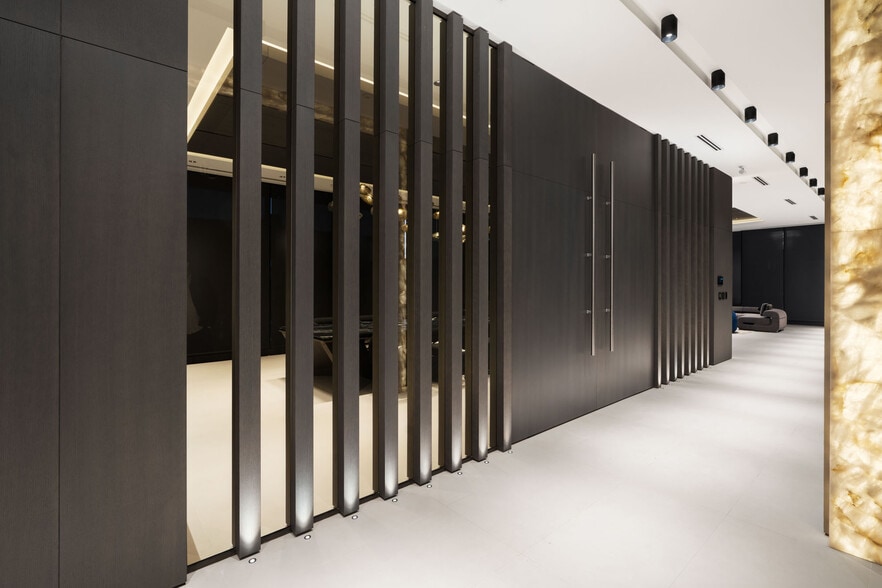 More Photos Of 1406 Pemberton Ave, North Vancouver Storefront For Sale