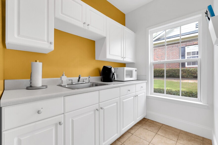 More Photos Of 248-250 Adley Way, Greenville Office For Sale