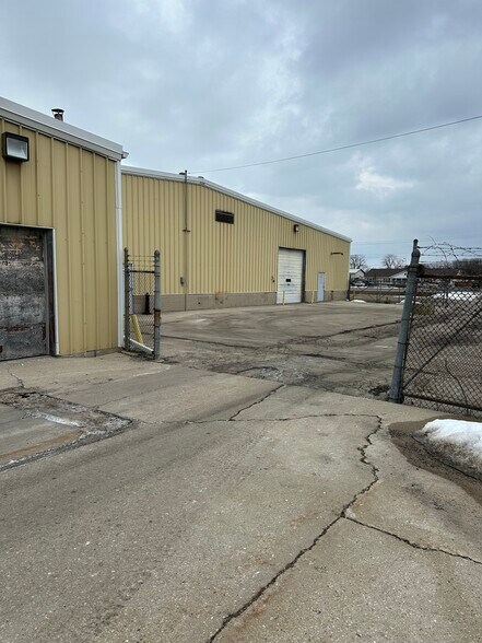 More Photos Of 977 N Military Ave, Green Bay Warehouse For Sale