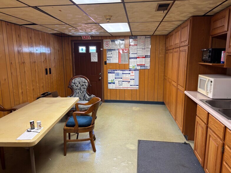 More Photos Of 308 S Court St, Marion Freestanding For Sale