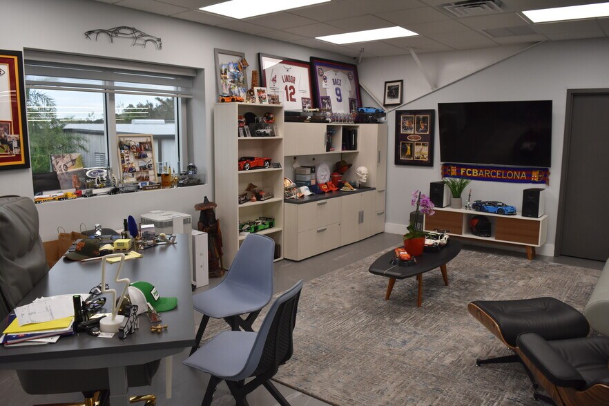 More Photos Of 6015 N US Highway 301, Tampa Warehouse For Sale