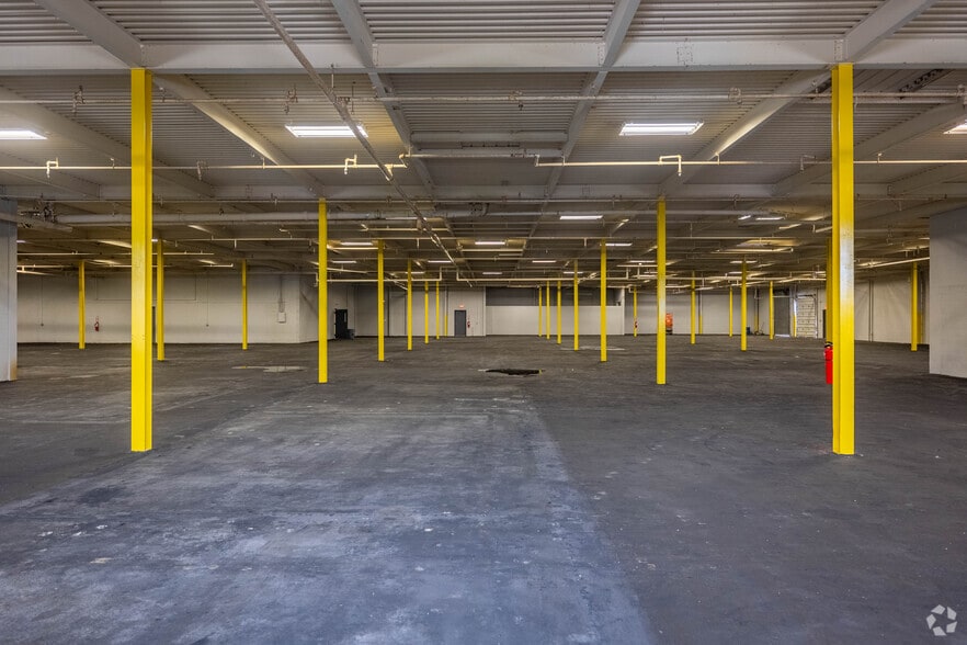 More Photos Of 2181 Grand Ave, Cincinnati Manufacturing For Lease