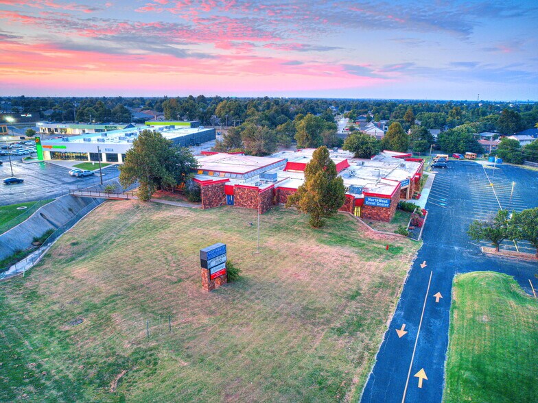 More Photos Of 6009 NW Expressway St, Oklahoma City Specialty For Sale