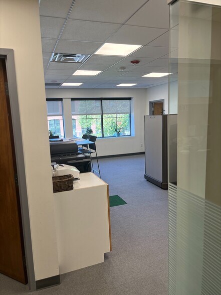 More Photos Of 20 Centerville Rd, Warwick Office For Lease