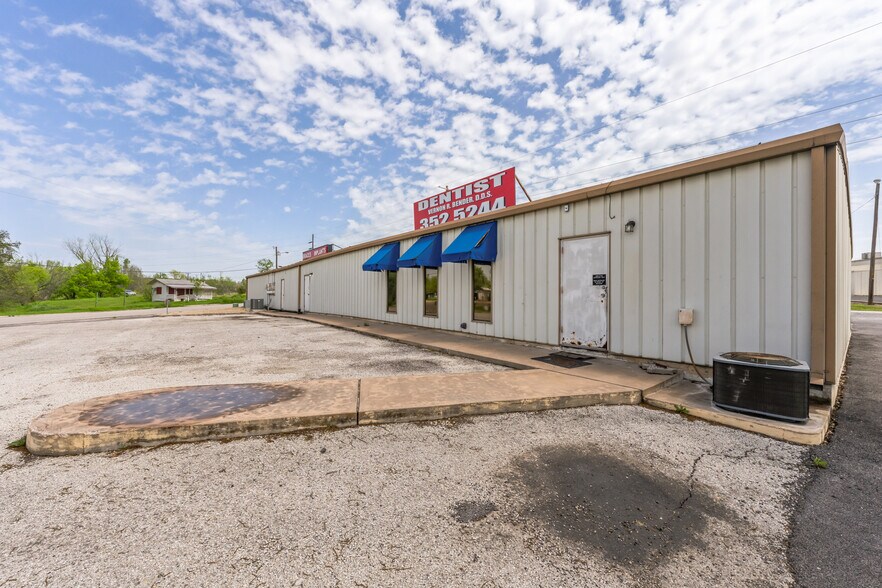 More Photos Of 1611 Old Granger Rd, Taylor Office For Lease