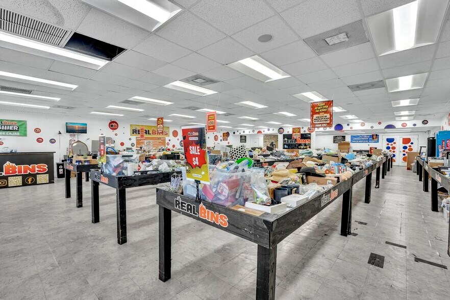 More Photos Of 2450-2556 W Oakland Park Blvd, Oakland Park Storefront For Sale