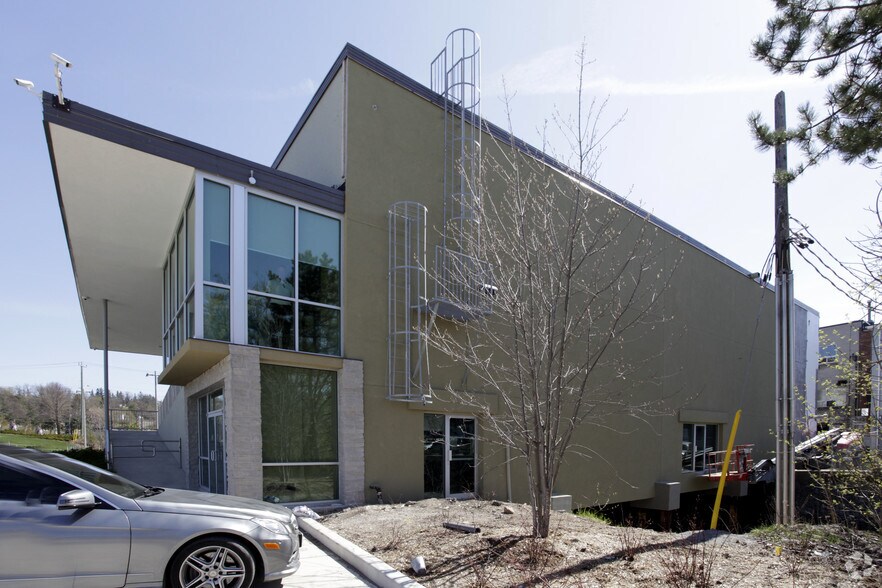 More Photos Of 247 Main St S, Newmarket Office For Lease
