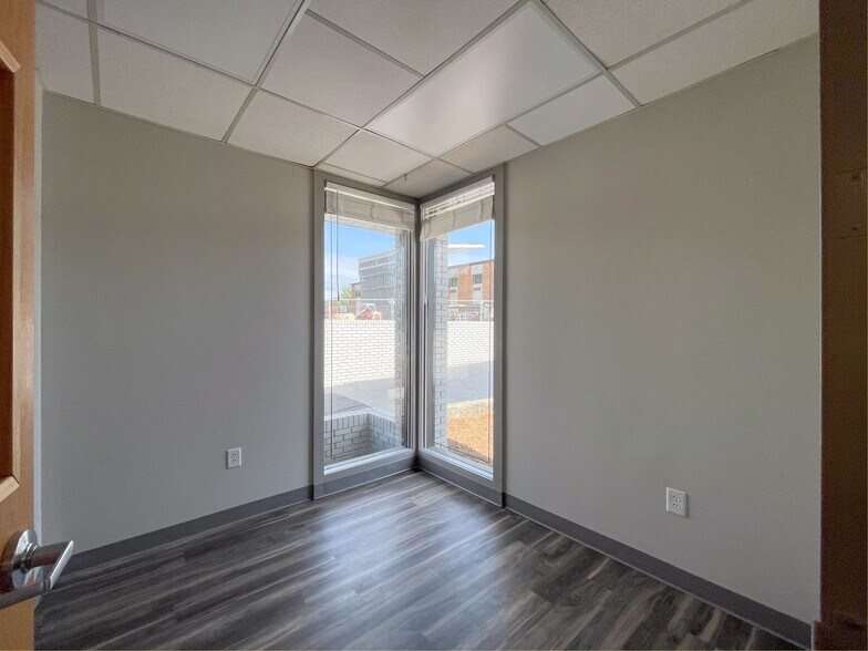 More Photos Of 1968 North Ave, Columbus Medical For Lease