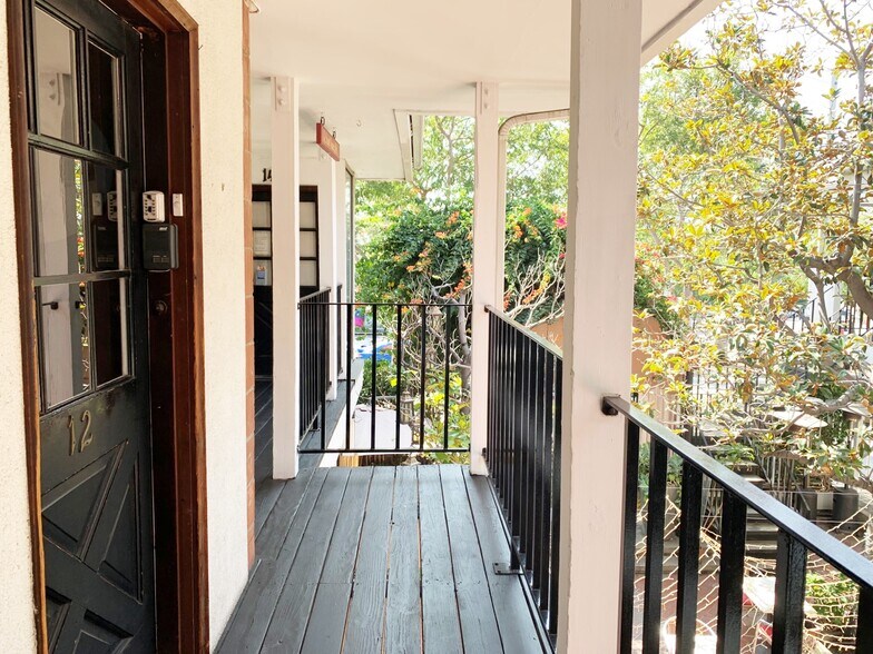 More Photos Of 8543-8555 Santa Monica Blvd, West Hollywood Storefront Retail Office For Lease