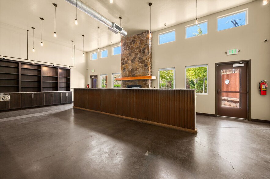 More Photos Of 1043 N River Rd, Palisade Freestanding For Sale