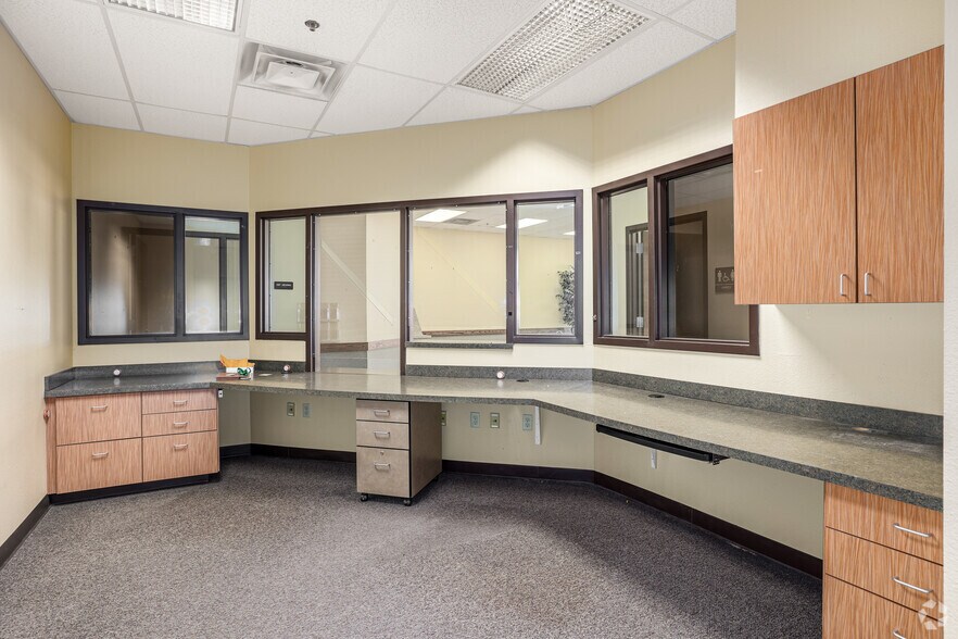 More Photos Of Westgate Center, Woodward Freestanding For Sale