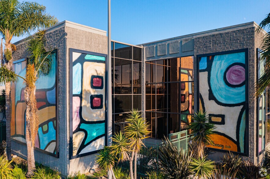 More Photos Of 5400 Beethoven St, Los Angeles Unknown For Lease