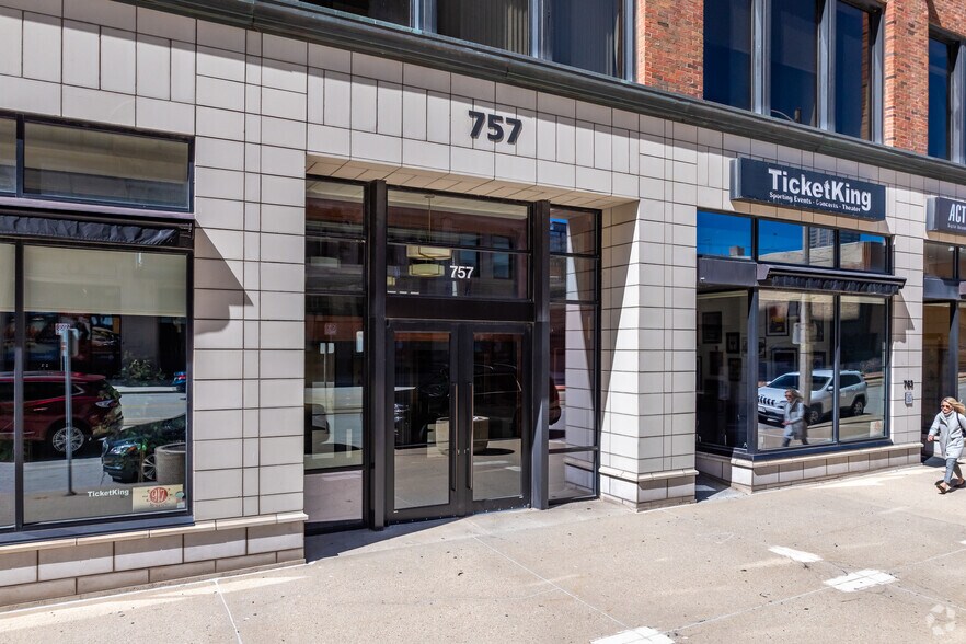 More Photos Of 757-765 N Broadway, Milwaukee Office For Sale