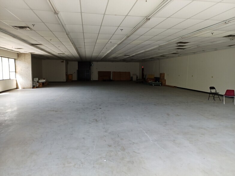 More Photos Of 9001 Sterling St, Irving Distribution For Lease