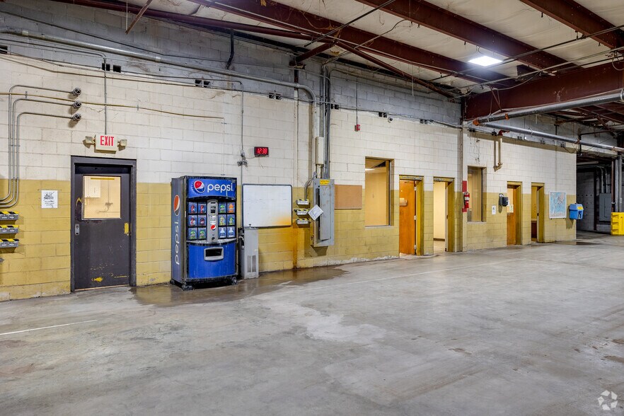 More Photos Of 1070 E Main St, Lake City Industrial For Lease