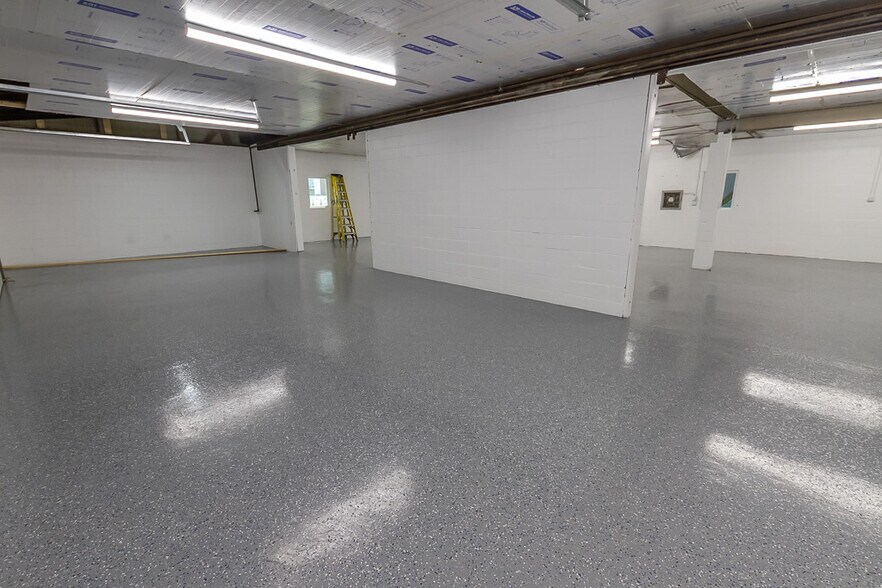 More Photos Of 925 Virginia St, Shelbyville Warehouse For Lease