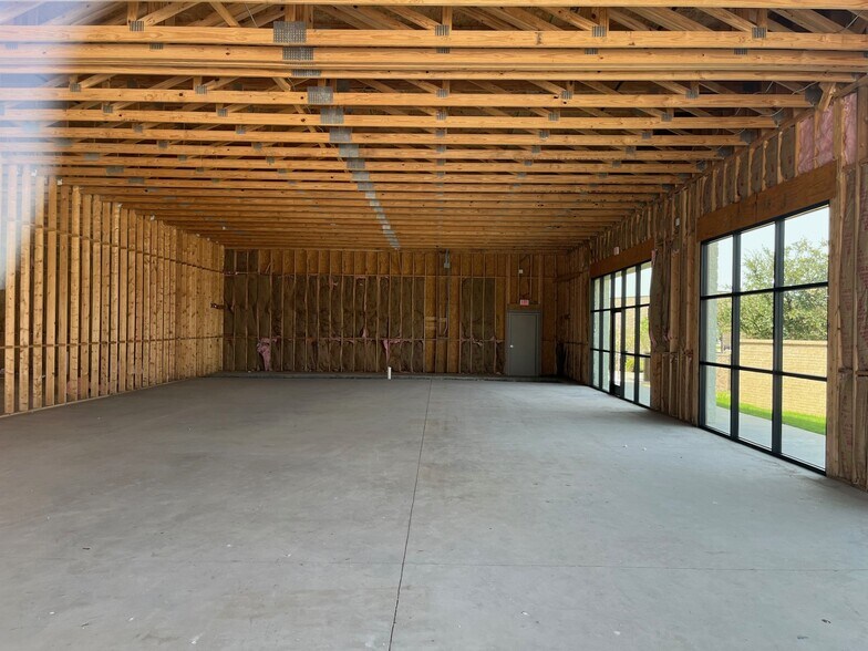 More Photos Of 4049 Huffines blvd, Carrollton Storefront Retail Office For Lease