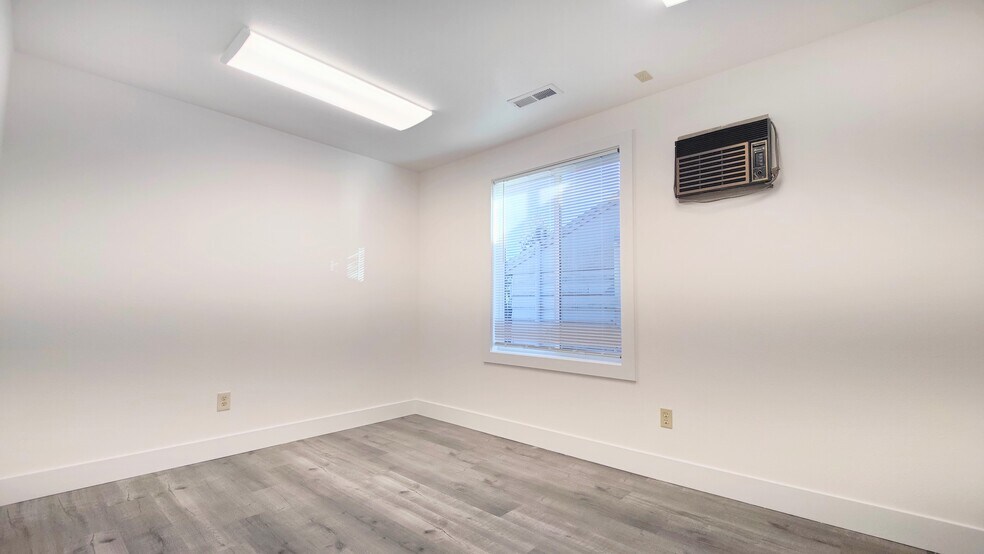 More Photos Of 12208-12222 SE Market St, Portland Office For Lease