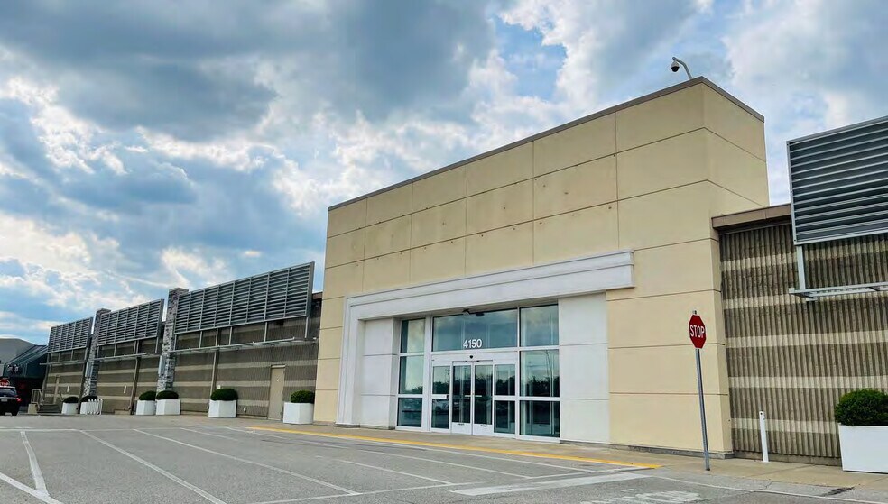 More Photos Of 4150-4160 Hunt Rd, Blue Ash Storefront For Lease