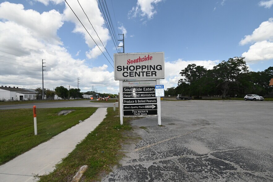 More Photos Of 749 S Central Ave, Umatilla Storefront For Sale