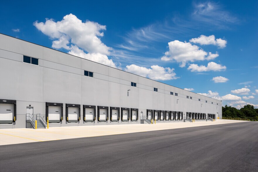 More Photos Of 315 Green St, Wrentham Distribution For Lease