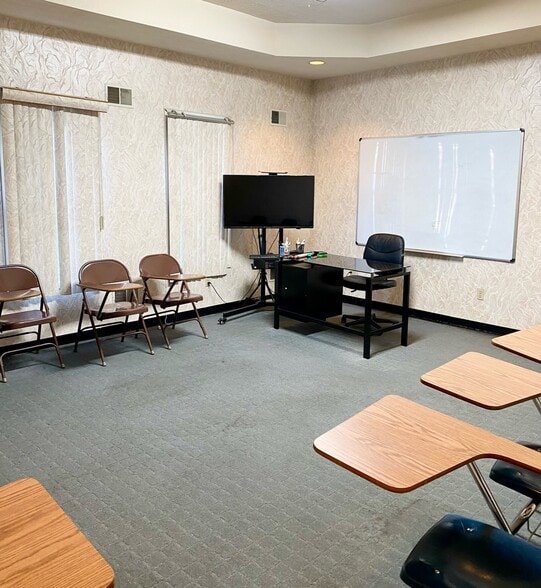 More Photos Of 91 Pacific St, Newark Office For Lease