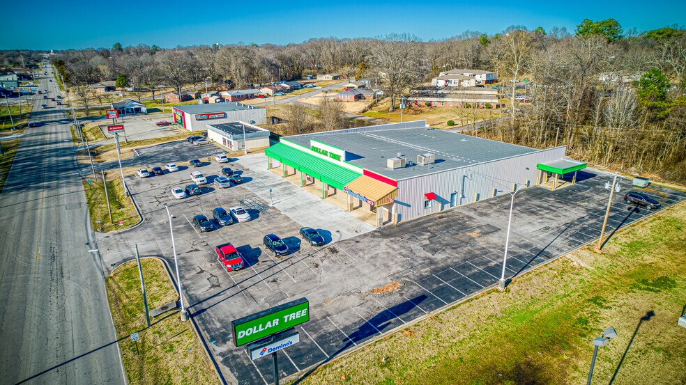More Photos Of 1401 Woodmont Dr, Tuscumbia Freestanding For Lease