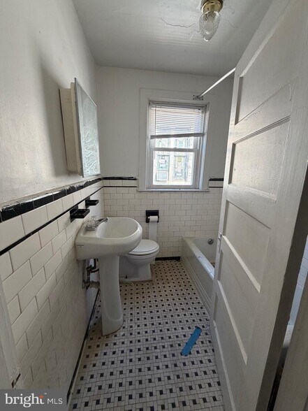 More Photos Of 5511 York Rd, Baltimore Storefront Retail Residential For Sale