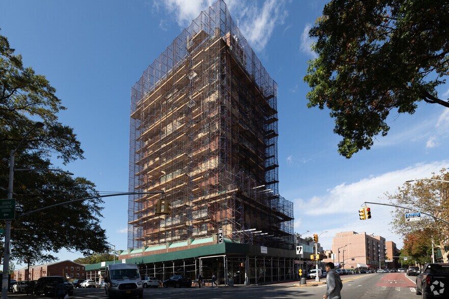More Photos Of 43-18 Main St, Flushing Apartments For Lease