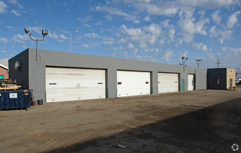 More Photos Of 541 W 90th St, Bloomington Showroom For Sale