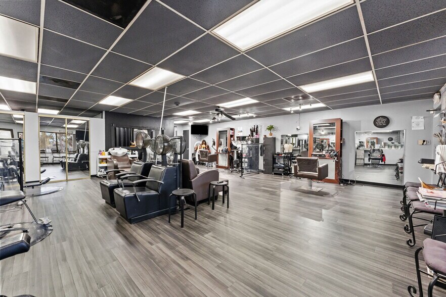 More Photos Of 3007 W Cypress St, Tampa General Retail For Sale