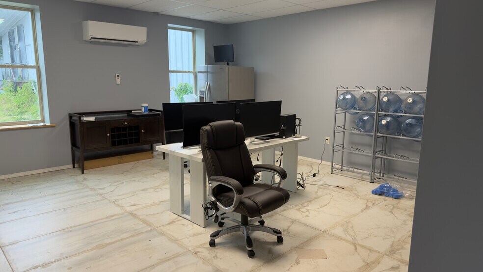 More Photos Of 2800 Delano St, Pensacola Warehouse For Lease