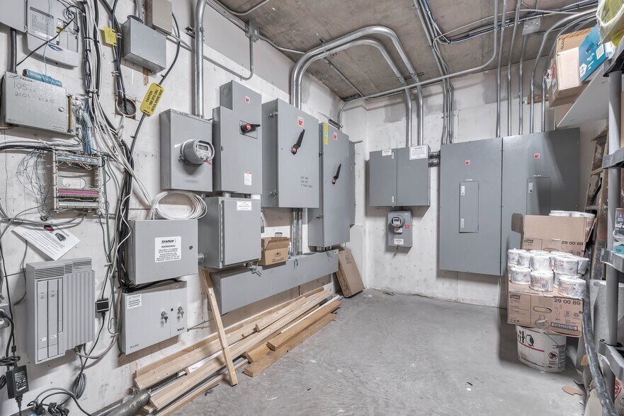 More Photos Of 902 9th Ave SW, Calgary Medical For Lease