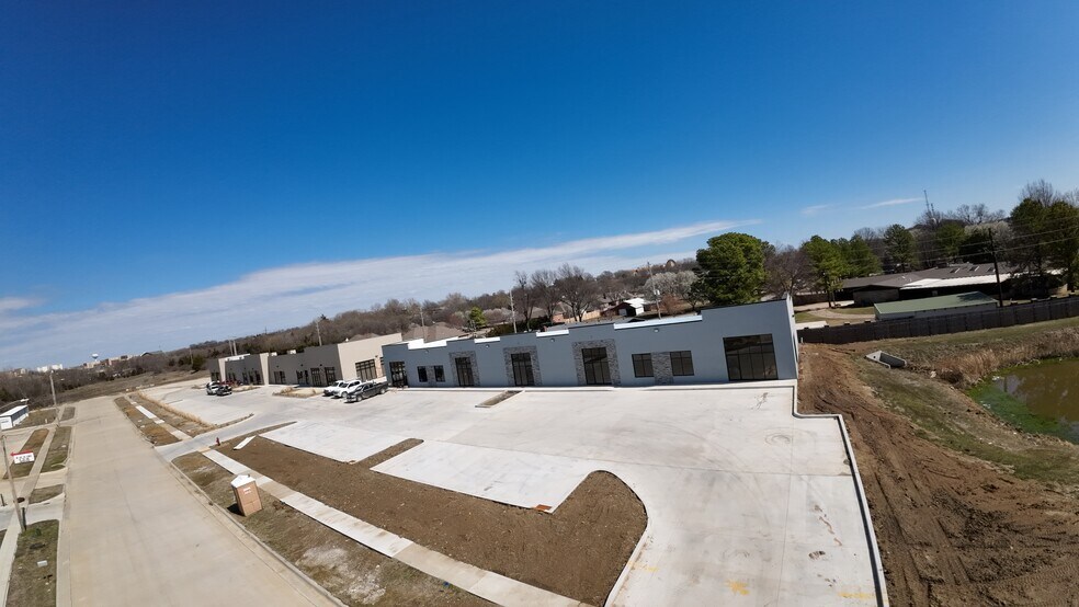 More Photos Of 1061-1101 N Birch Ave, Broken Arrow Office For Lease