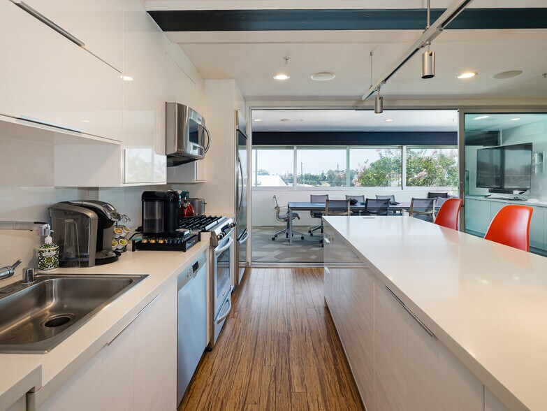 More Photos Of 215-237 California St, El Segundo Loft Creative Space For Lease