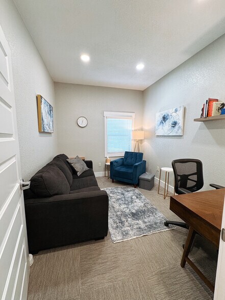More Photos Of 905 S Missouri Ave, Lakeland Coworking Space