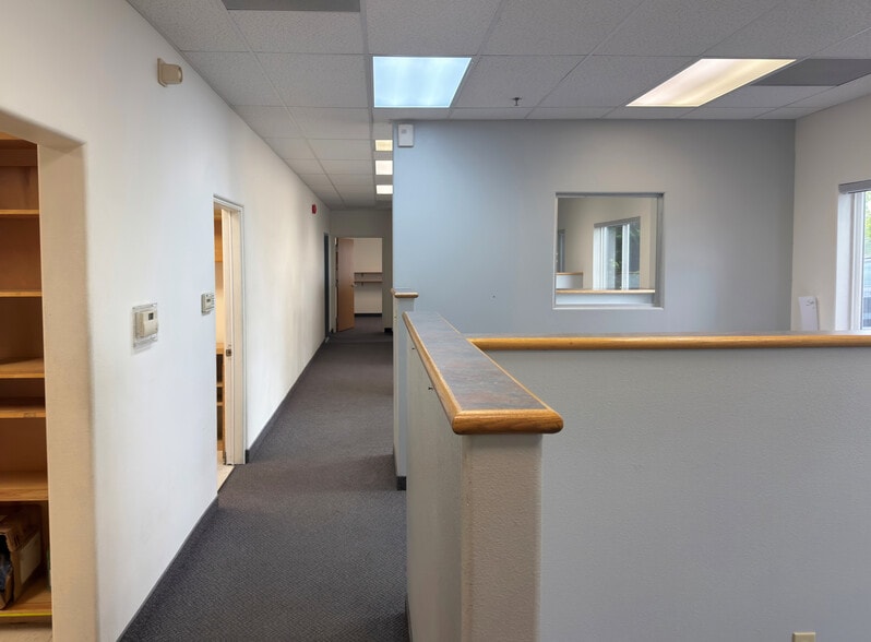 More Photos Of 90451 Boeing Dr, Eugene Airplane Hangar For Sale