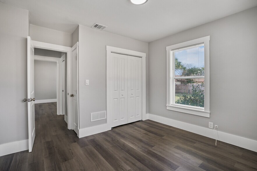 More Photos Of 1006 15th Ave NW, Largo Multifamily For Sale