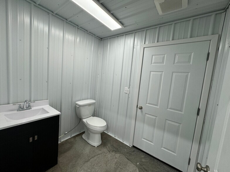 More Photos Of 540 N 3rd St, Polk City Warehouse For Sale